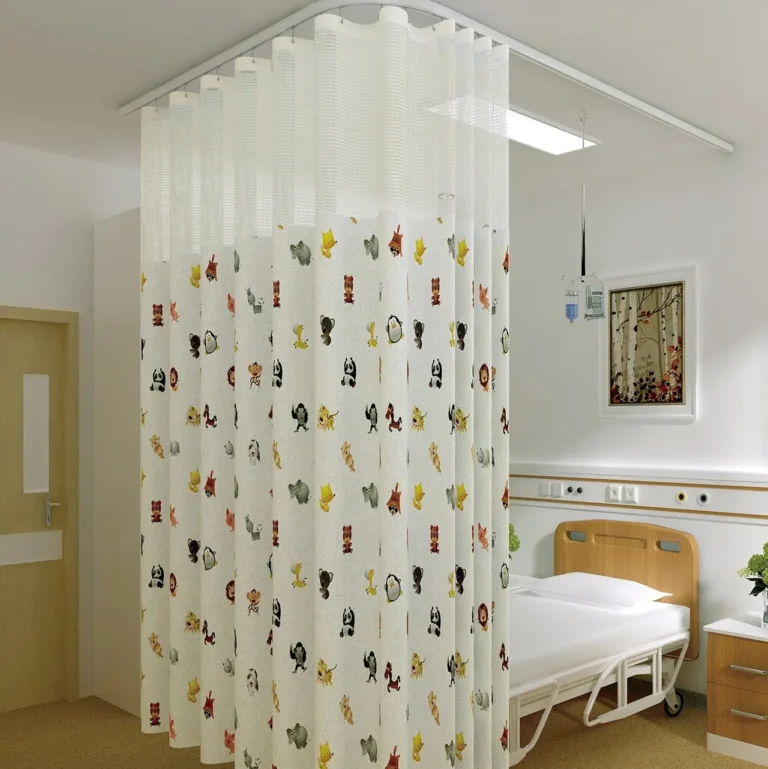 cortinas hospitalarias con diseño infantil instalada en centro centro medico pediatrico en bogota vendido por total deko del barrio la alqueria