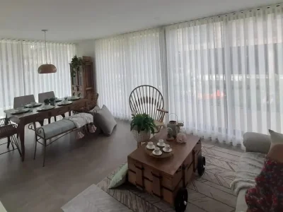 cortina onda serena marca pentagrama en velo blanco instalada en chia cundinamarca vendida por total deko en el barrio la alqueria en bogotá